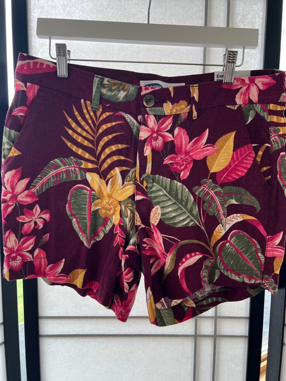 Old Navy Burgundy Tropical Floral Women's Shorts